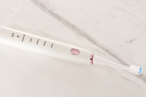 Blu Smart Toothbrush and App (White Rose)